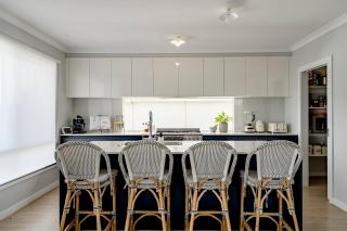 Spacious Hamptons-style home with heated pool - Saint Leonards - 5