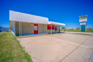 Green Acre Motel by OYO Near Rush County Airport - La Crosse - 9