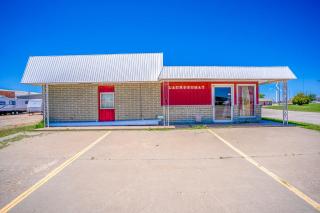 Green Acre Motel by OYO Near Rush County Airport - La Crosse - 0