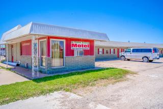 Green Acre Motel by OYO Near Rush County Airport - La Crosse - 4