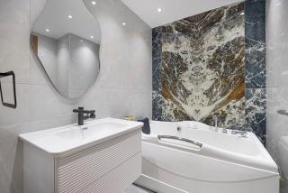 Luxury 2BR w Floating Bed in Dubai Marina Sulafa 4404 - 9