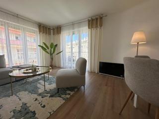 Bright 1Bedroom Apartment, Steps to Juan les Pins Beach - 2