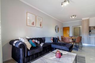 #AlimamaSpaces Thando's Waterfalls Villa - Midrand - 3