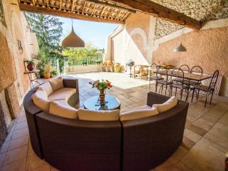 Old wine storehouse with terrace and garden - 6