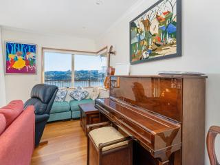 The Mount Paku Bach - Tairua Holiday Home - 6