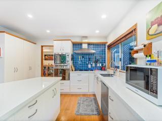 The Mount Paku Bach - Tairua Holiday Home - Tairua - 2
