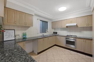 Burwood City Hub Apartment 6ppl near Train Station - 0