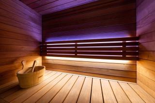 白 サウナ付きの大きなお風呂 駐車場は無料利用 寝具12台 寝室5つ バスルーム3台 - 7