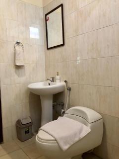 Disthi Pearl Center Guesthouse - Banyuwedang - 2