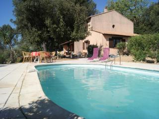 Villa in Provence with Pool and Vineyard Views - 0