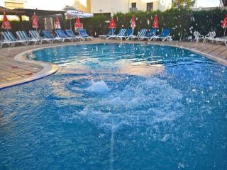 Pigeon Beach Hotel Apartments - 7