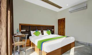 Hotel Royal Salute Near Paras Downtown Square Mall Chandigarh Zirakpur - Zirakpur - 0