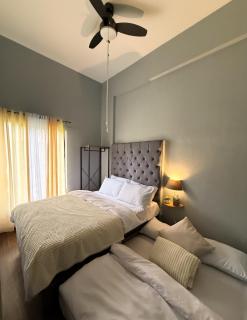 Aesthetic 2BR Near Tourist Spots plus free parking - 8