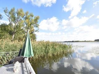 Striking Holiday Home in Sternberg with Jetty - Sternberg - 3