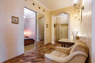 Corona Hotel & Apartments - Odesa - 2