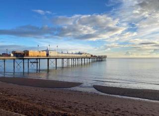 PINK HOUSE ,Opposite PIER & Beach ,SLEEPS 6 , 2 BEDROOM GROUND FLOOR SELF CONTAINED GARDEN FLAT , PRIVATE ENTRANCE , KITCHEN , Guaranteed Parking ,Wifi , Movies ,Bathroom ,fridge , microwave ,BEDROOM 1, DOUBLE BED & 2 SINGLE BEDS ,BEDROOM 2 , DOUBLE BED - Paignton - 0