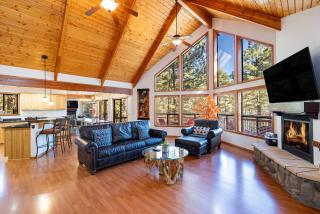 Flagstaff Retreat: Deck Spa Game Room Stunning Views - 1