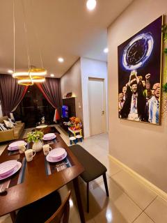 Opposite Medini Mall 6 min walk to legoland 1-8 pax FamilyStay - - 2