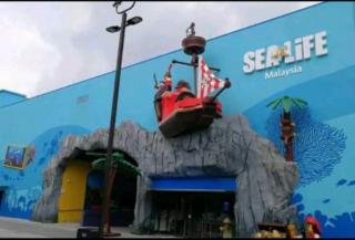 Opposite Medini Mall 6 min walk to legoland 1-8 pax FamilyStay - - 7