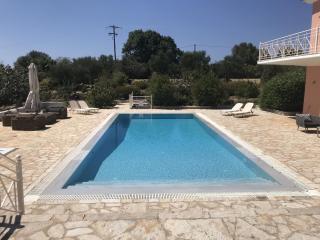 Luxurious Villa in Peloponnese with Swimming Pool - Kamária - 3