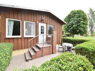 Quaint Bungalow near Insel Poel with Garden - 2