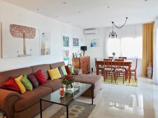 Cozy apartment with a balcony and a sea view - 8