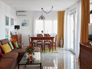 Cozy apartment with a balcony and a sea view - 1