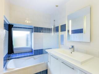 Peaceful Holiday Home in Plouguin with Indoor Pool - Plouguin - 3