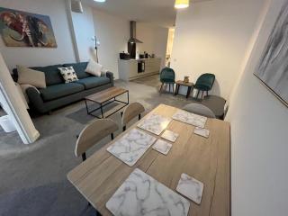 Hunters House Flat 6 Sleeps 3 Long stays Free Wi-Fi - Swindon - 0