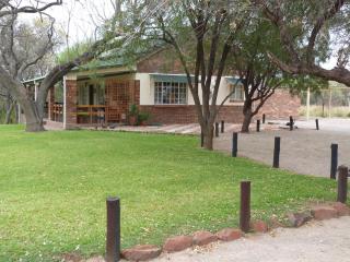 Woodlands Stop Over and Lodge - 8