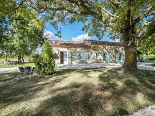Spacious Holiday Home in Saint-Nexans with Terrace - 5