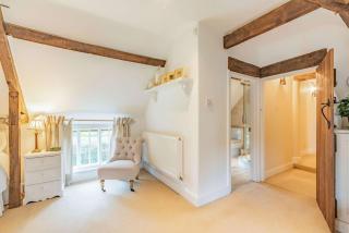 Beautiful thatched country 4 Bedroom Cottage - 7