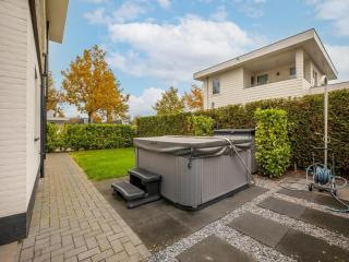Brand new luxury villa on a small-scale park with its own jetty - Zeewolde - 8