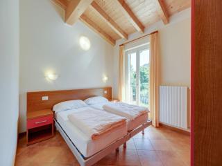 Spacious apartment in Idro with shared pool - 2