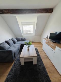 Apartment- Kernsaniert-Düsseldorf Bilk - 0