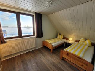 Geraeumige Ferienwohnungen mit eigener Terrasse, Neßmersiel - Nessmersiel - 2
