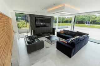 Swallow Fields Old Barn by Eason Stays - Elegant Country Barn with Private Driveway, Hot Tub, and Huge Garden - - 6