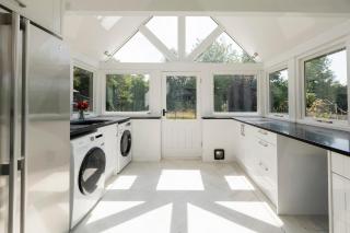 Swallow Fields Old Barn by Eason Stays - Elegant Country Barn with Private Driveway, Hot Tub, and Huge Garden - - 5