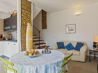Relaxing Bosa Stay with Veranda - 3