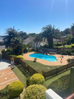 Modern Sea and Mountain View Apartment - Gordon's Bay - 6