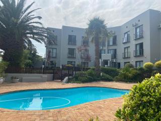 Modern Sea and Mountain View Apartment - Gordon's Bay - 4