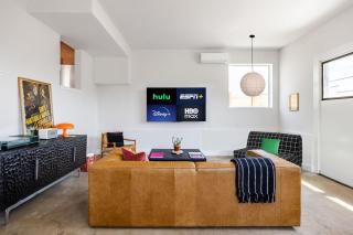 5 Min to UT, Congress - Modern Home in DT East ATX - Austin - 0