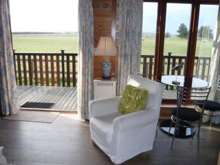 Spacious cottage with sauna looking out on astonishing grasslands - 0