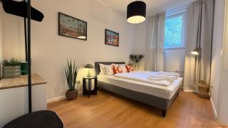 BeckHomes Munich, 210 QM, 20 Guests, 7 BR, 3 stylish central separable apartments or one large unit - 7