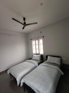 Isiri Service Apartment - 9