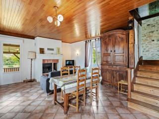 Rustic Retreat for Families - 8