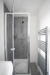 Homesly Guest Rooms, Comfortable En-suite Guest Rooms with Free Parking and Self Check-in - Berwick-Upon-Tweed - 9
