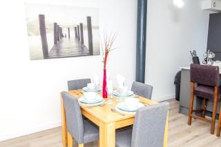 New Apartment - Sleeps 4 - Parking - City Centre - 7