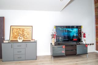 New Apartment - Sleeps 4 - Parking - City Centre - 2