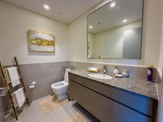 Downtown Gem Apt, Burj View Bliss - 4